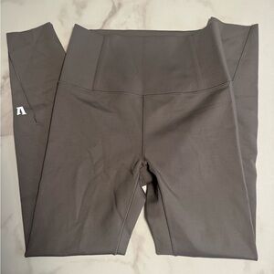 Vuori women’s evolve legging - grey size Small